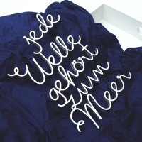 jede Welle gehört zum Meer