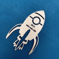 Rakete mit Name und Datum