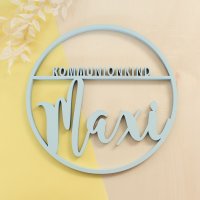 Kommunionkind mit Name im Kranz