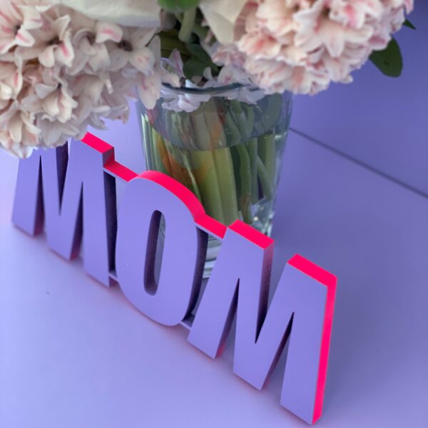 MOM / WOW mit Neonkante
